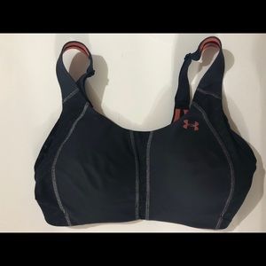 Women Under Armour Padded Size 32D Sport Bra.